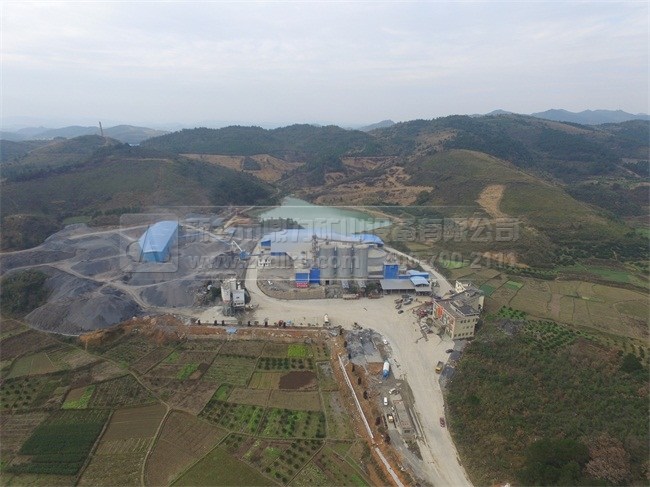 碎石機(jī)生產(chǎn)線生產(chǎn)現(xiàn)場(chǎng)