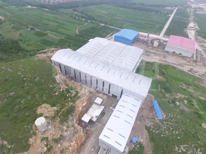 白沙砂石骨料生產(chǎn)線航拍圖(建設(shè)過程中圖)